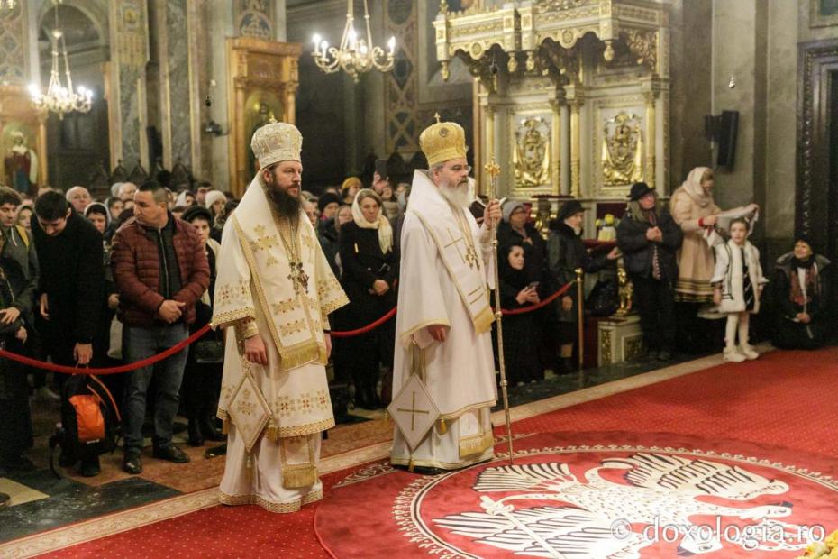 „Troița de arhierei” la Catedrala Mitropolitană: Studenții și profesorii Facultății de Teologie și-au cinstit sfinții ocrotitori / Foto: pr. Silviu Cluci