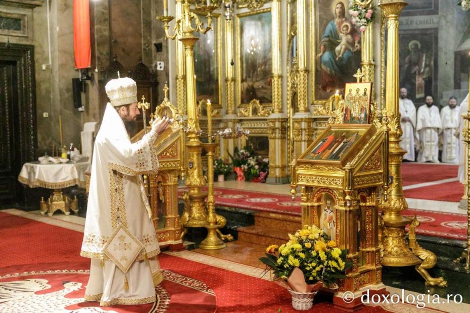 „Troița de arhierei” la Catedrala Mitropolitană: Studenții și profesorii Facultății de Teologie și-au cinstit sfinții ocrotitori / Foto: pr. Silviu Cluci